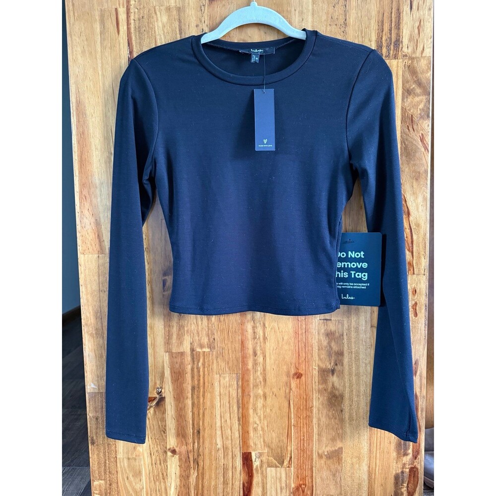 Lulus Long Sleeved Cropped Top Sz. Medium NWT Black